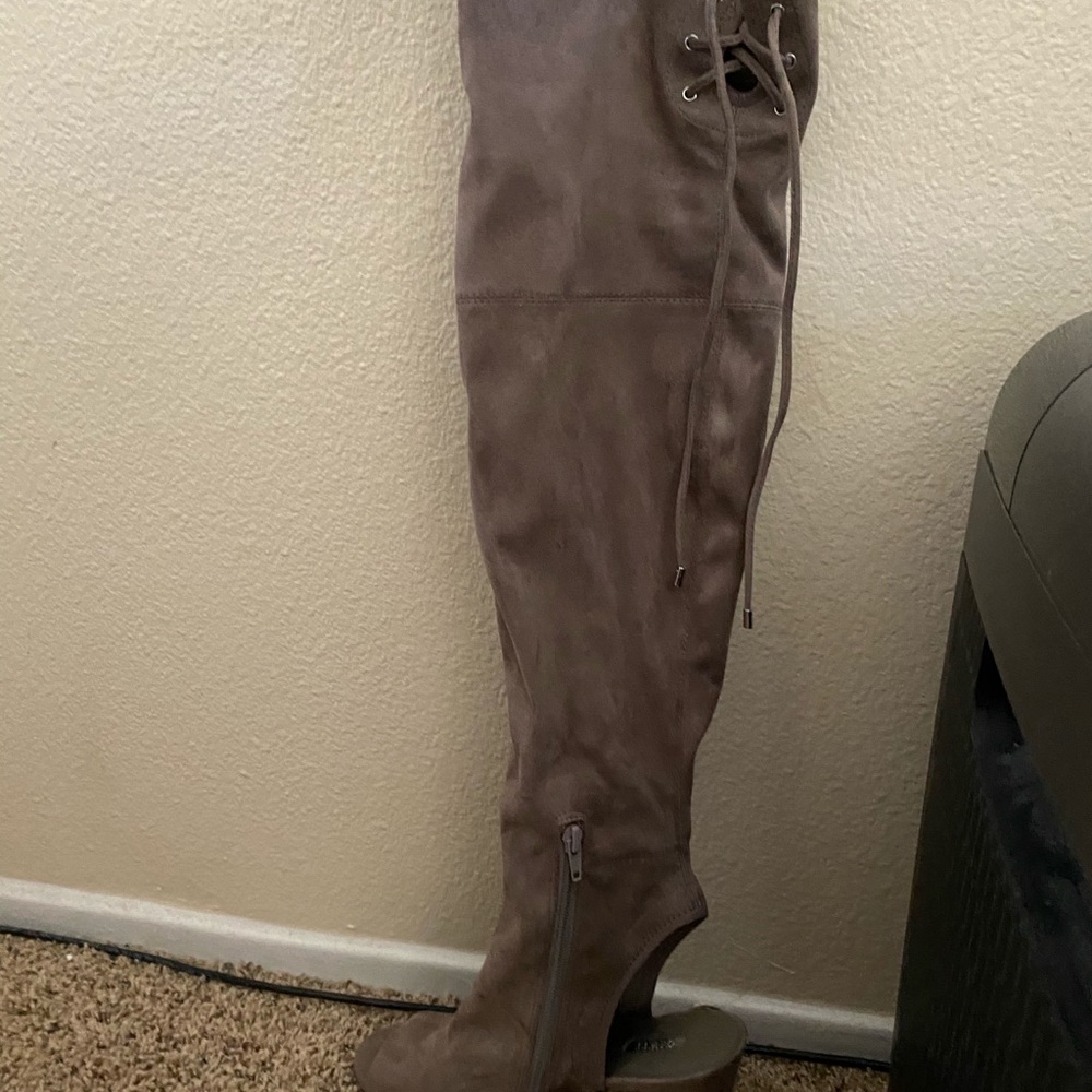 Boots 👢 - Picture 3 of 4